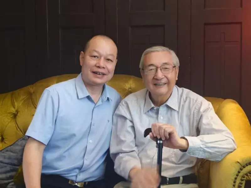 ພົບປະກັບນັກວິຊາການ CAS ທ່ານ Xu Zhihong ເພື່ອສຳຫຼວດເທັກໂນໂລຍີການຜະລິດຊີວະພາບ Anoectochilus ແລະໄດ້ຮັບຄຳຈາລຶກສະເພາະຂອງລາວສຳລັບ Xinquan Shibawan Ice Snow Anoectochilus